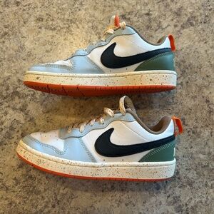 Nike Court Borough Low 2